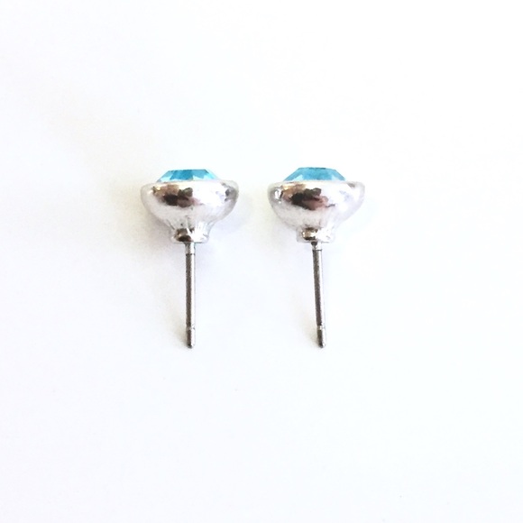 Lia Sophia Stud Earrings - Picture 3 of 4